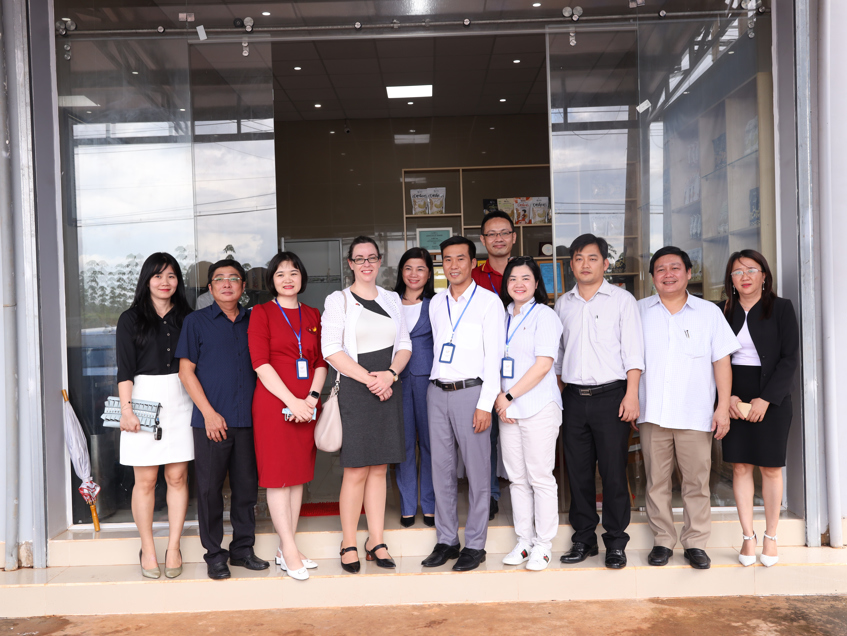 Đại Sứ Quán Úc Thăm Nhà Máy Hạt Điều Vàng Bình Phước
